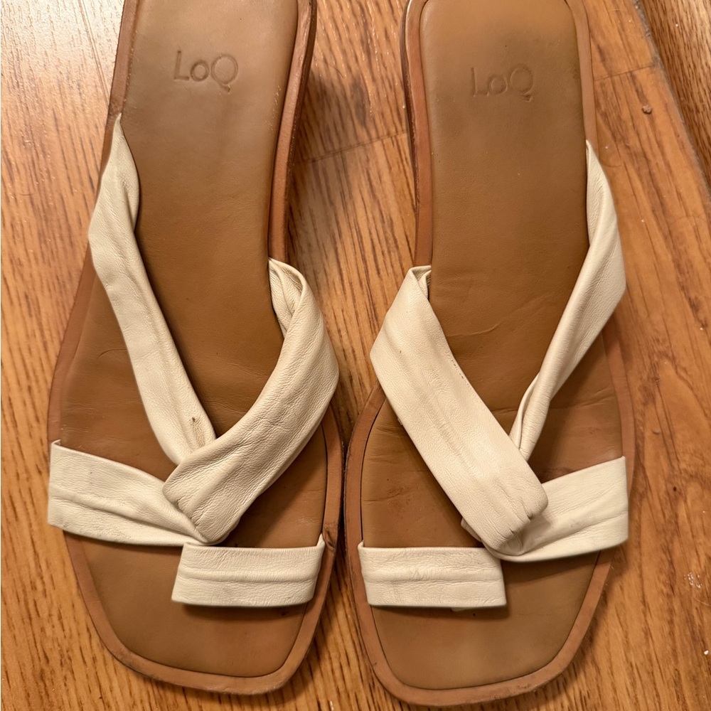 LOQ Cream Leather Twist Strap Slide Sandals